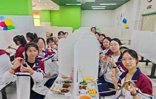 浓情伴端午，夏色倚艾青